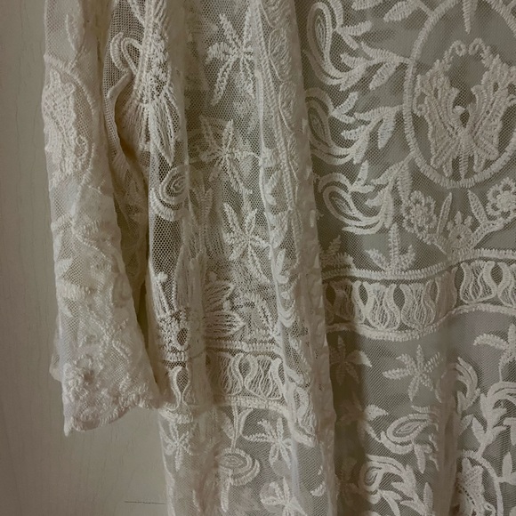 Suzy Shier Cream Lacey Long Tunic/Shrug/Cardigan - Picture 4 of 7